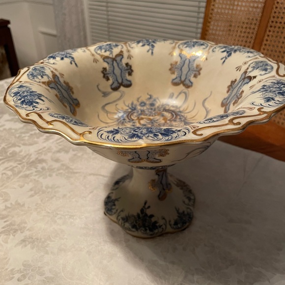 Decorative Bowl on Pedastal - Picture 3 of 9